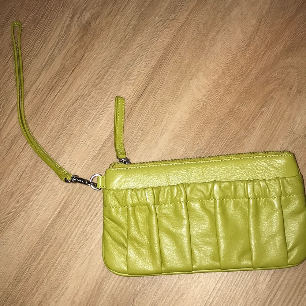 Green wristlet with many pockets, leather,